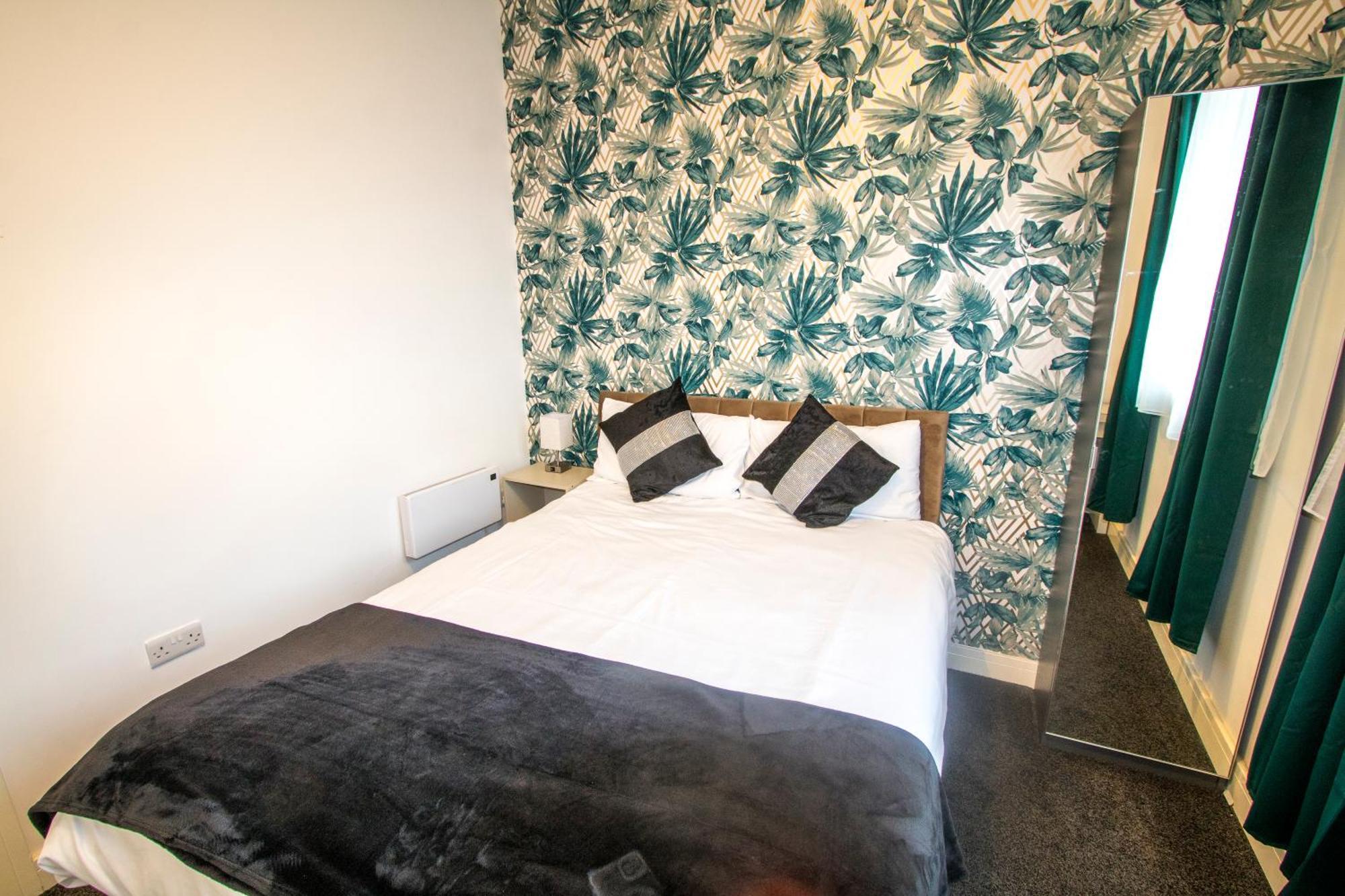Ideal For Groups - 2 Bedroom Apartment - Free Parking, Transit Links, Close To Stadiums แมนเชสเตอร์ ภายนอก รูปภาพ