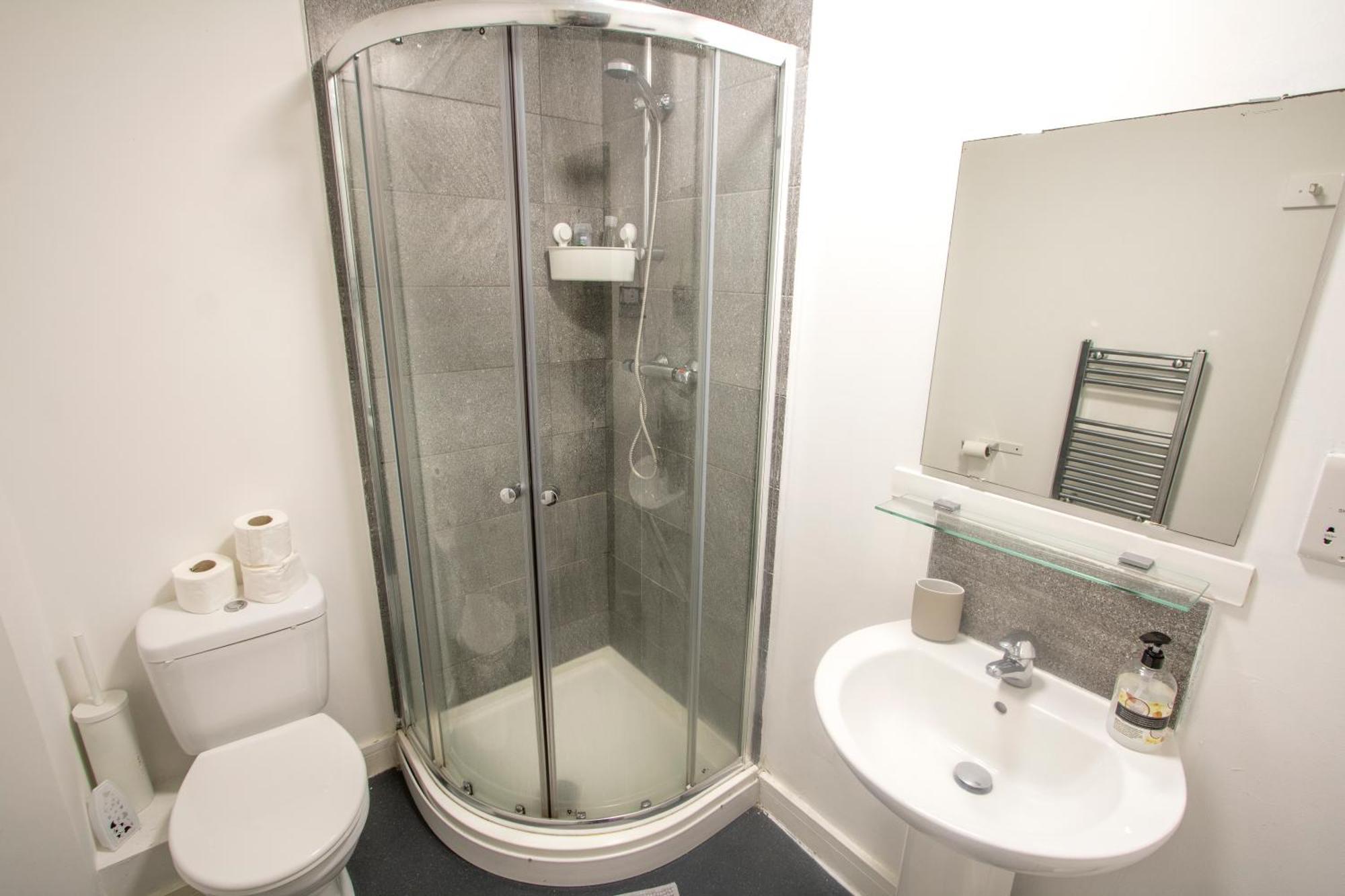 Ideal For Groups - 2 Bedroom Apartment - Free Parking, Transit Links, Close To Stadiums แมนเชสเตอร์ ภายนอก รูปภาพ