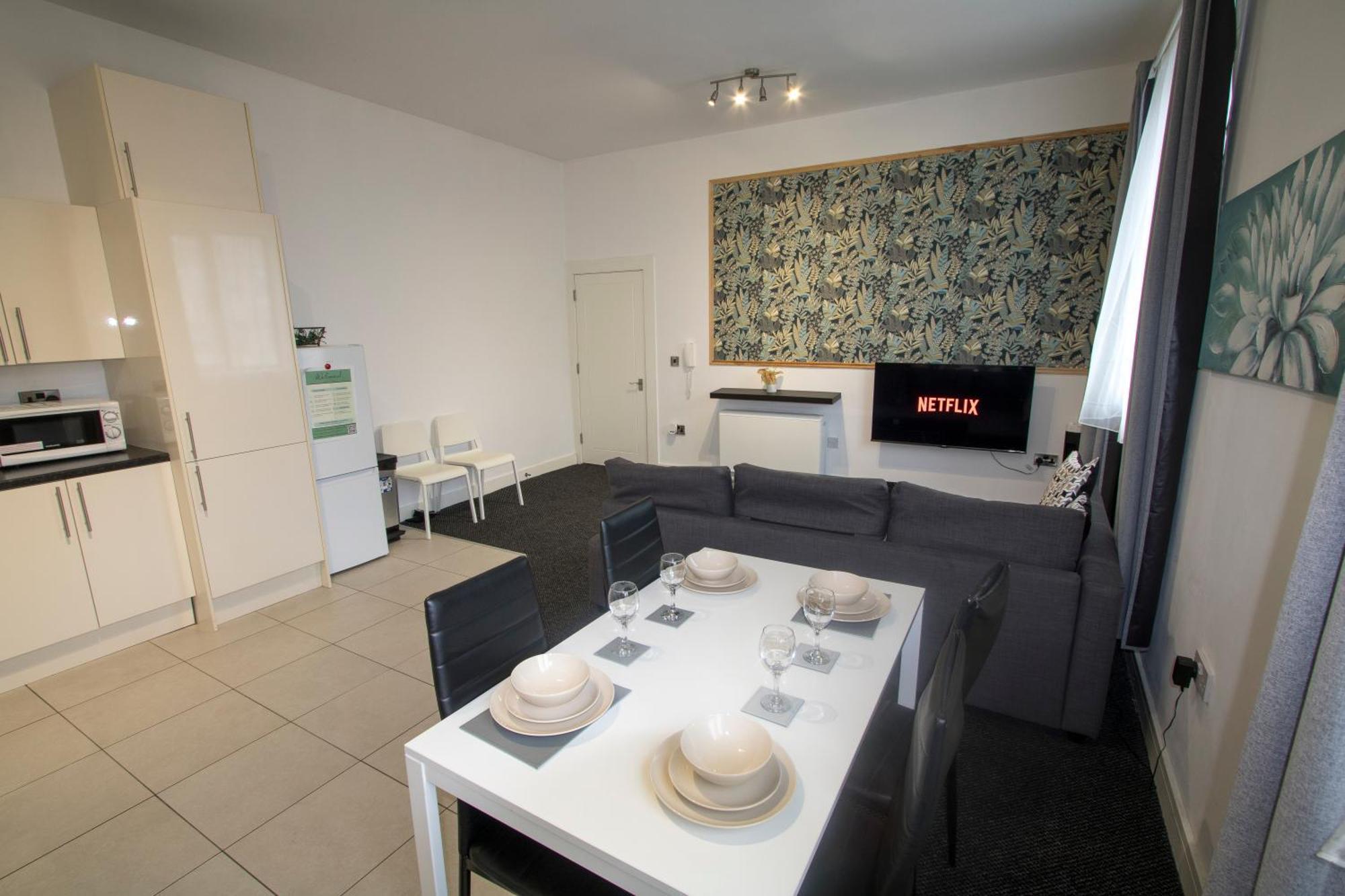 Ideal For Groups - 2 Bedroom Apartment - Free Parking, Transit Links, Close To Stadiums แมนเชสเตอร์ ภายนอก รูปภาพ